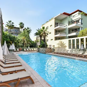 Pierre & Premium Port Prestige Lägenhetshotell