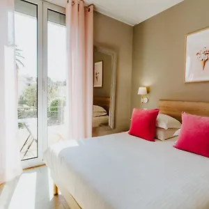 Le Petit Castel Hotell