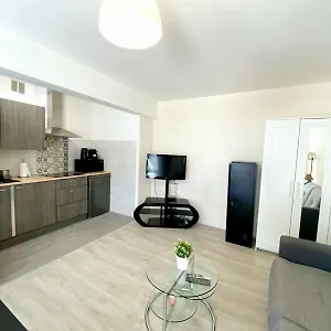 Bel Air - Studio, Proche Centre, Wifi, Climatisation Apartment